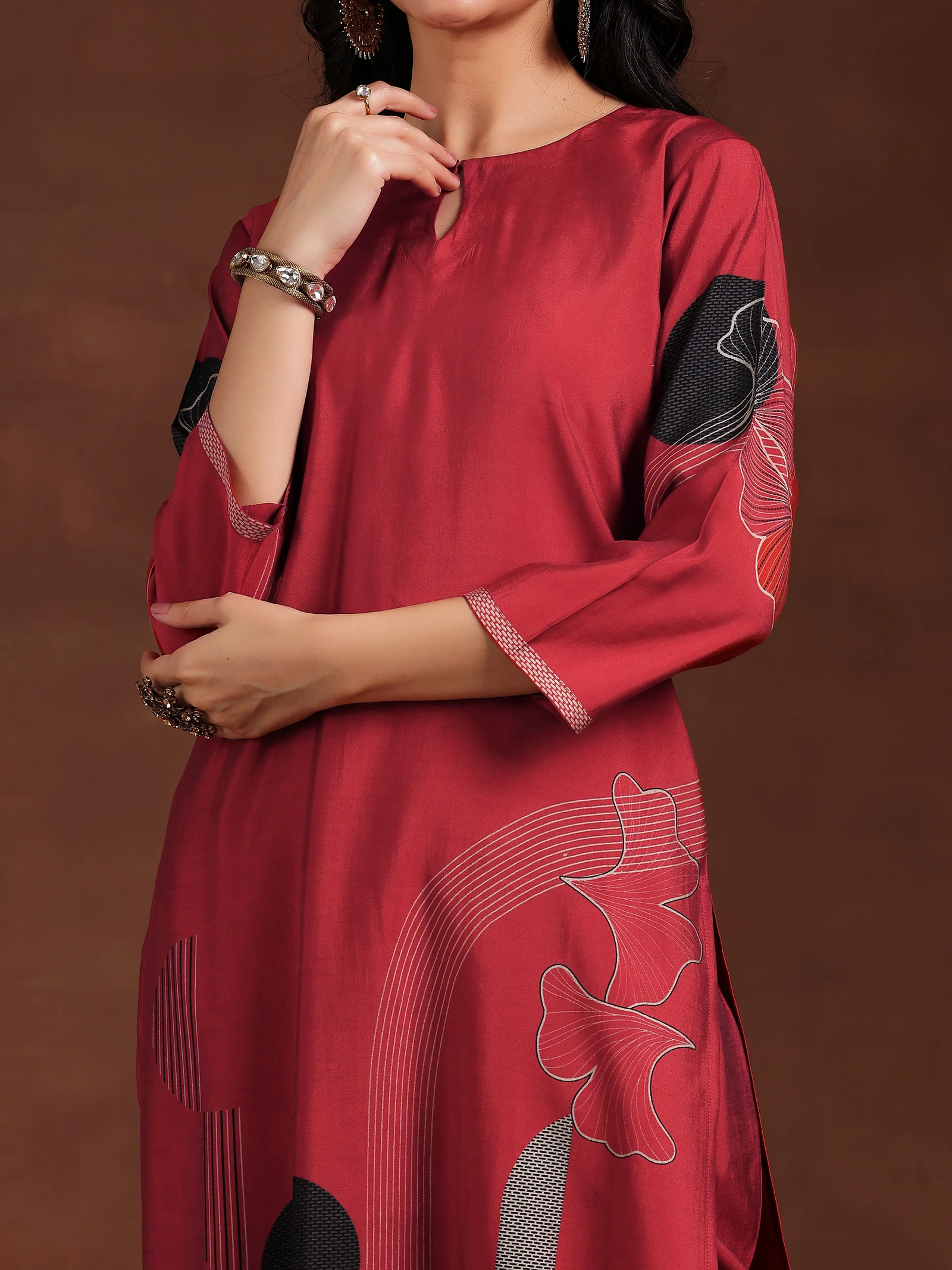 Maroon Printed Silk Blend Straight Suit With Dupatta - Image 5