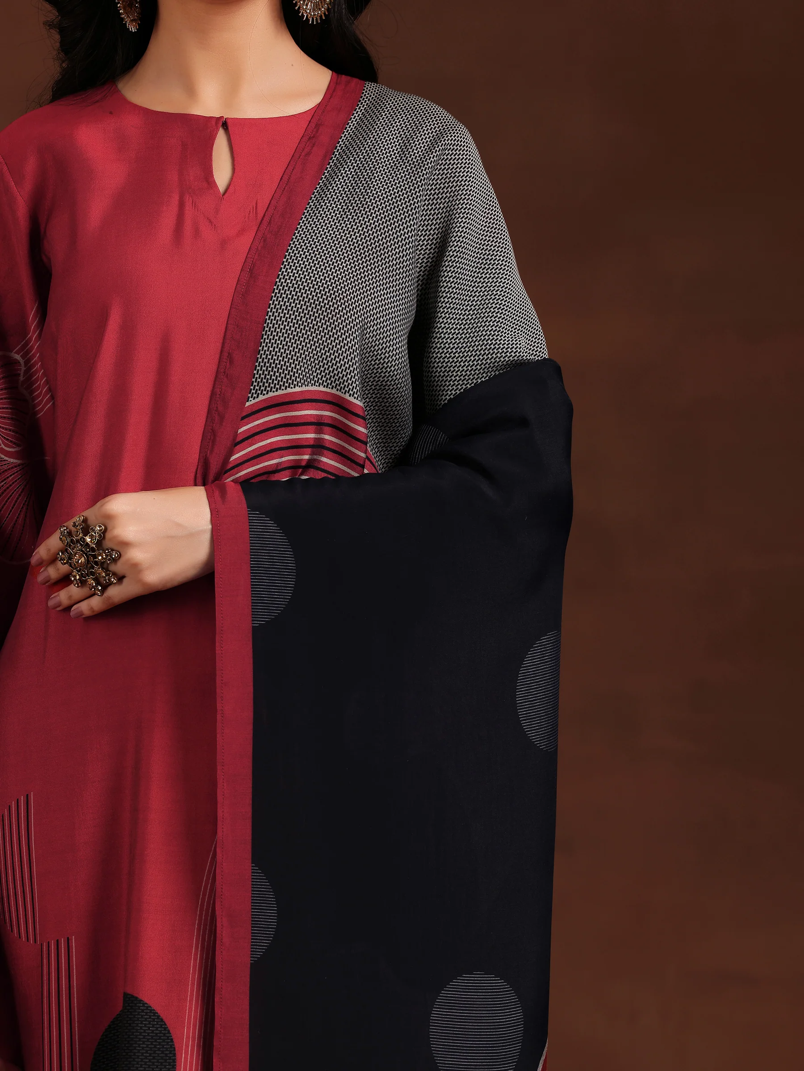 Maroon Printed Silk Blend Straight Suit With Dupatta - Image 8