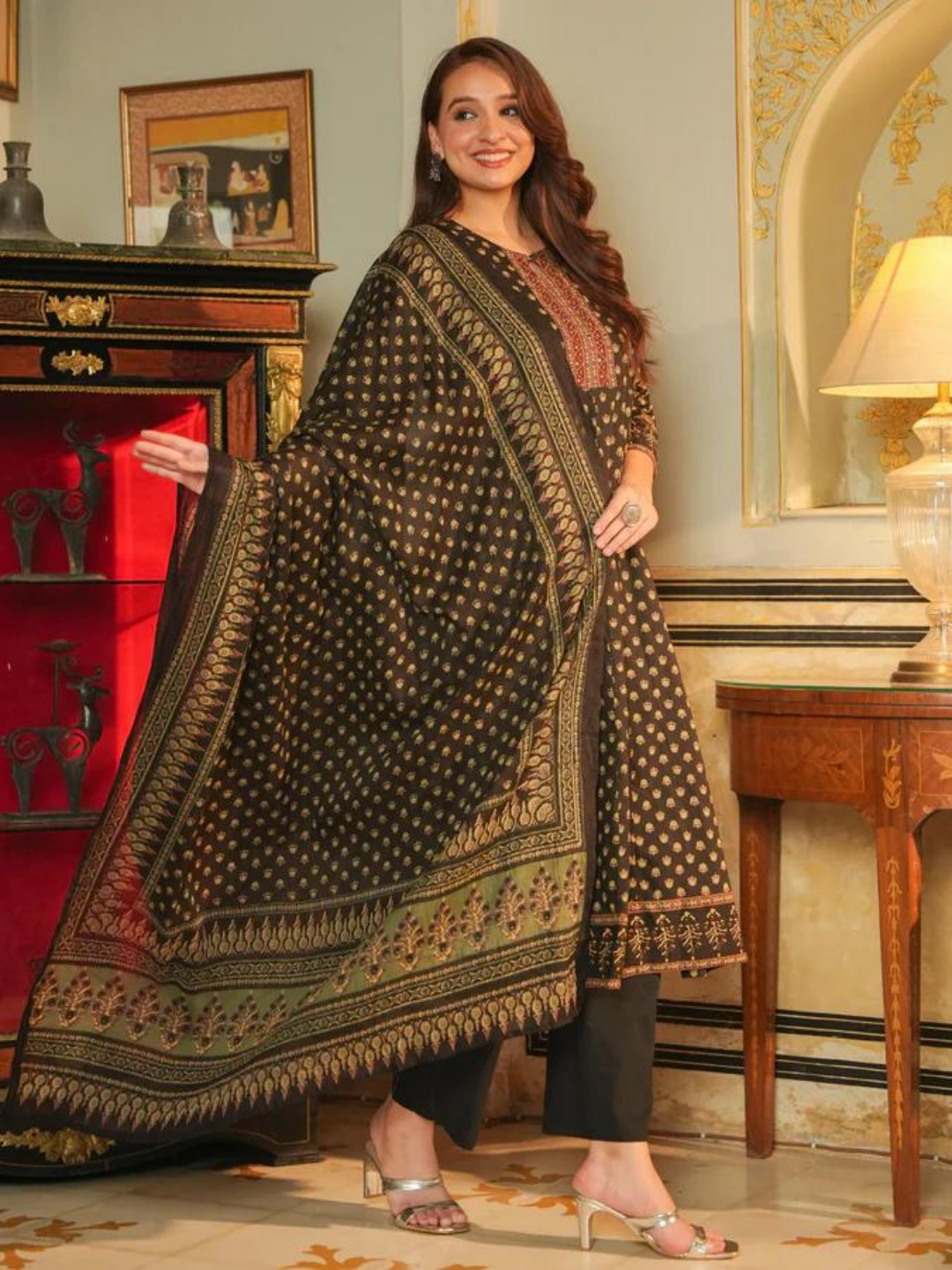 Noir Gul Butti Anarkali Set - Image 2